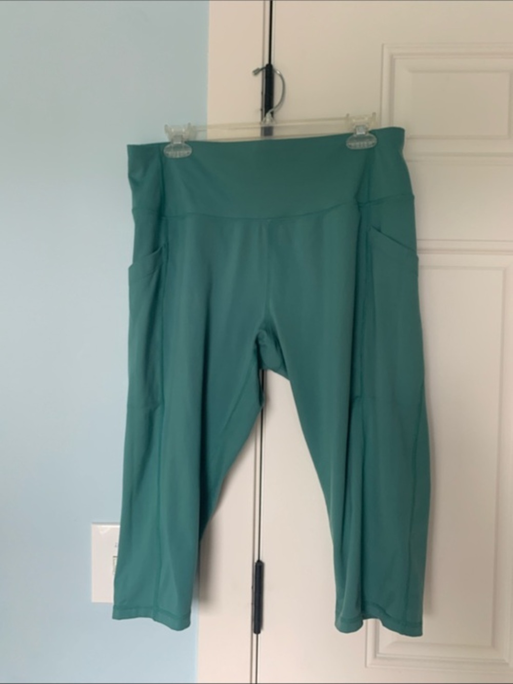 XL sage green capri 32 Degrees